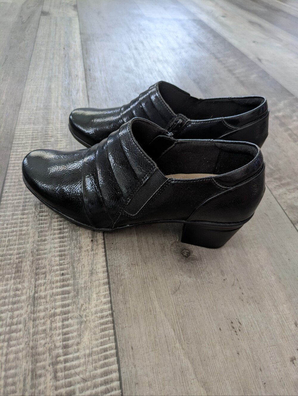 Clarks Women’s Black Leather Ankle Boots Side Zip US Size 8.5 Emily Emslie NWOB